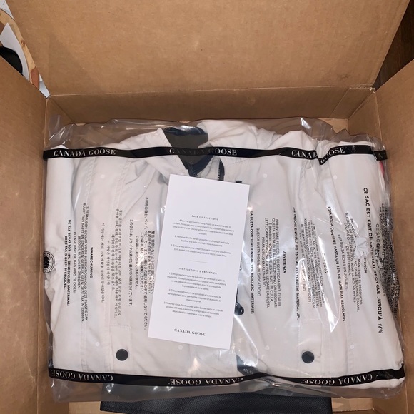 Canada Goose Kensington Parka - Picture 12 of 12